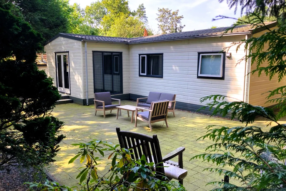 Achterkant chalet met tuin