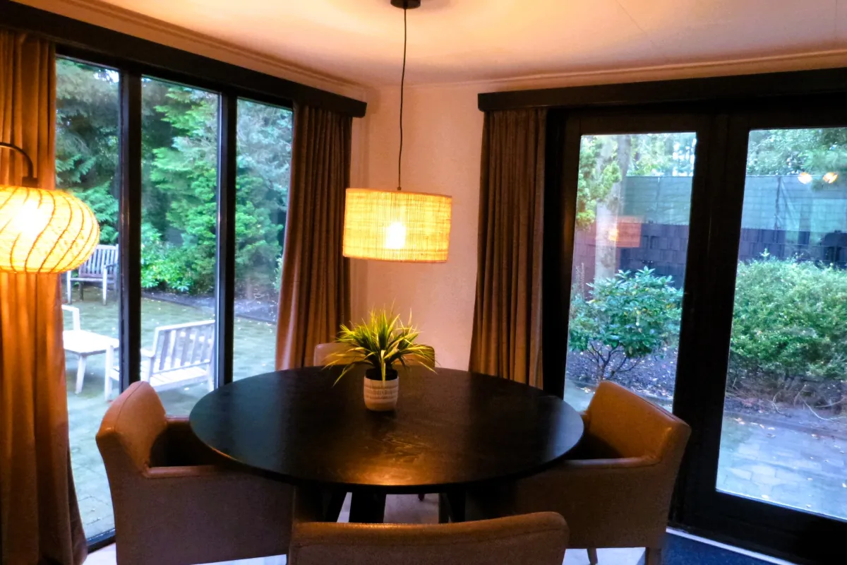 Eetkamer met slaapbank