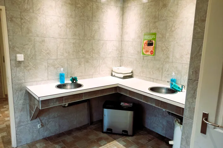 sanitair-gebouw-afwas.jpg
